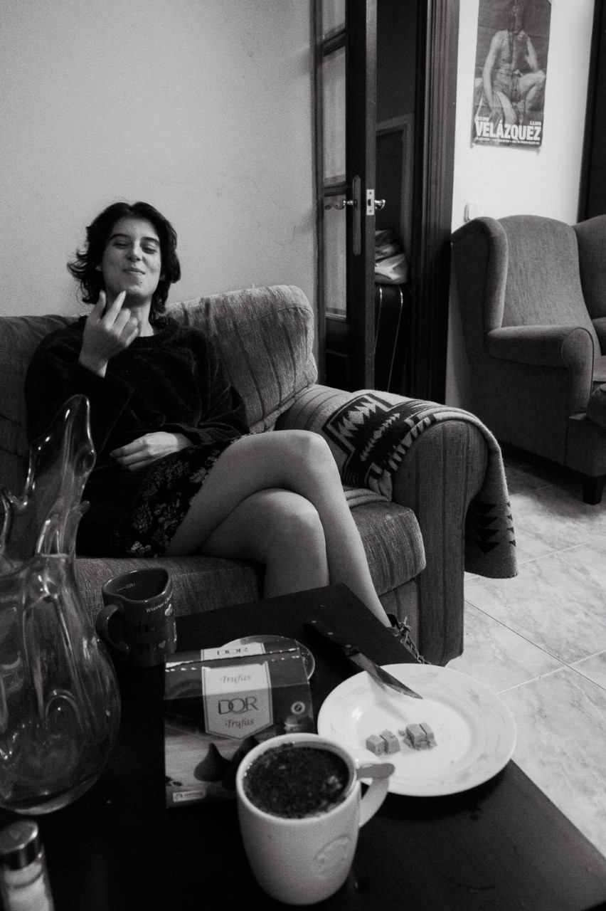 pintura realista, comprar quadro, obra de arte realismo, realismo arte, arte realista, quadro encomenda, Virginia Brito, pintores portugueses, paintings from europe, InConectos, figurative painting, portrait, retrato, drawing, Photo by Pedro Vidal